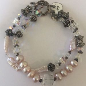 NWT Silver and White Beaded Bracelet B-11